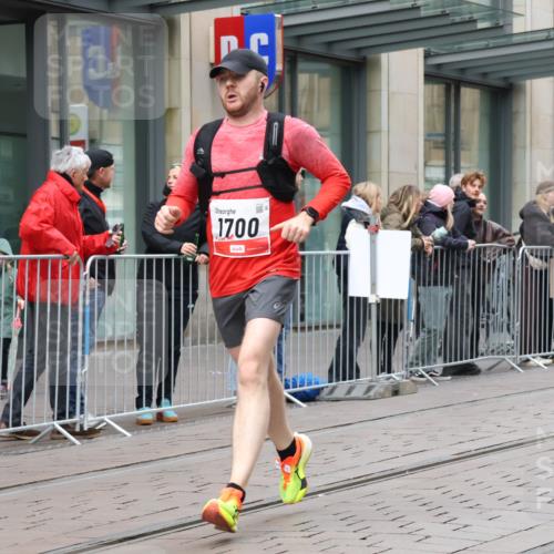05.10.2025 - 20. swb-Marathon Bremen Strokosch-Dieckow http://msf.ph/oto/9293807 05.10.2025 12:47:10 Ziel 999, 1249, 1688, 1700, 6984, 9046, 999, 1249, 1688, 1700, 6984, 9046 meine-sportfotos.de