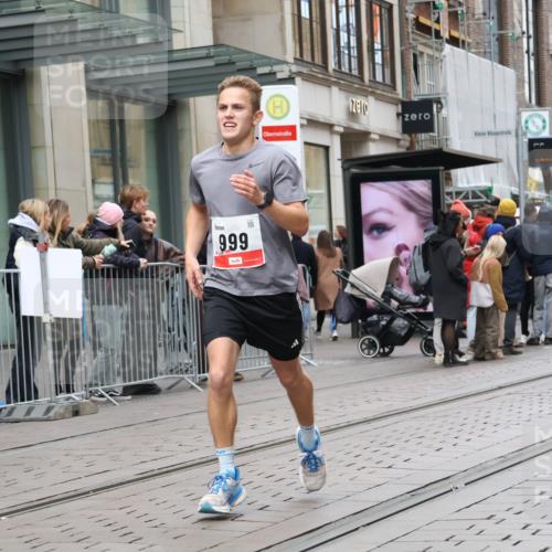 05.10.2025 - 20. swb-Marathon Bremen Strokosch-Dieckow http://msf.ph/oto/9293814 05.10.2025 12:47:11 Ziel 999, 1249, 1688, 1700, 6984, 9046, 999, 1249, 1688, 1700, 6984, 9046 meine-sportfotos.de