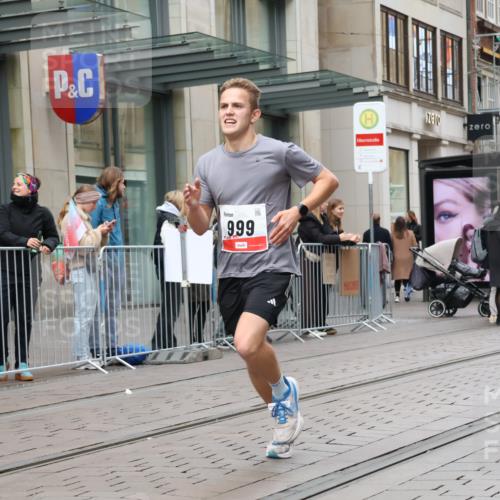 05.10.2025 - 20. swb-Marathon Bremen Strokosch-Dieckow http://msf.ph/oto/9293817 05.10.2025 12:47:11 Ziel 999, 1249, 1688, 1700, 6984, 9046, 999, 1249, 1688, 1700, 6984, 9046 meine-sportfotos.de