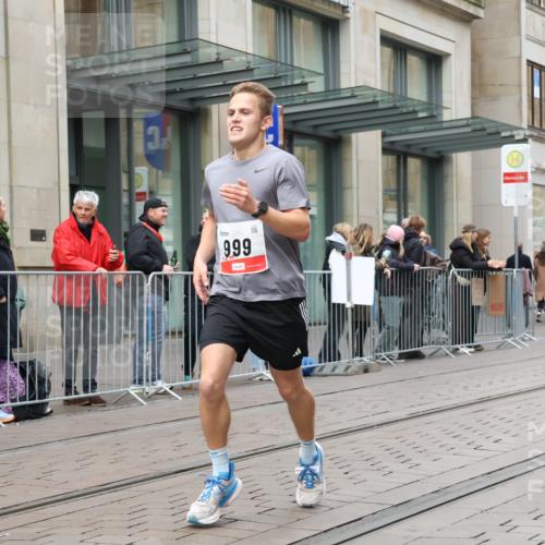 05.10.2025 - 20. swb-Marathon Bremen Strokosch-Dieckow http://msf.ph/oto/9293820 05.10.2025 12:47:12 Ziel 999, 1249, 1688, 1700, 6984, 9046, 999, 1249, 1688, 1700, 6984, 9046 meine-sportfotos.de