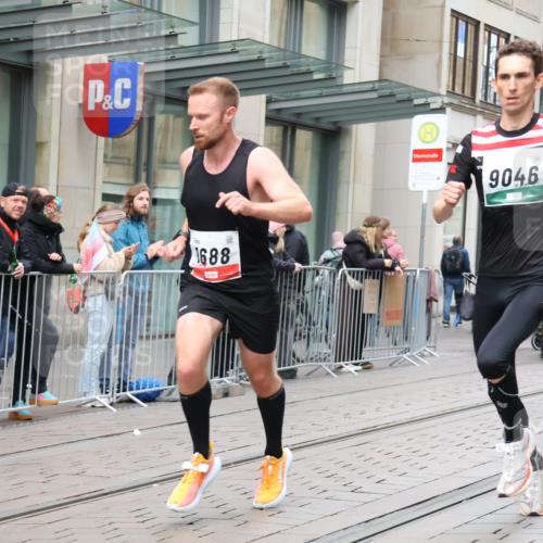 05.10.2025 - 20. swb-Marathon Bremen Strokosch-Dieckow http://msf.ph/oto/9293847 05.10.2025 12:47:21 Ziel 258, 1249, 1688, 5640, 6984, 9046, 258, 1249, 1688, 5640, 6984, 9046 meine-sportfotos.de
