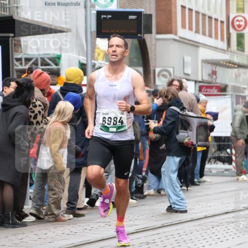 05.10.2025 - 20. swb-Marathon Bremen Strokosch-Dieckow http://msf.ph/oto/9293863 05.10.2025 12:47:24 Ziel 258, 1249, 1688, 5640, 6984, 258, 1249, 1688, 5640, 6984 meine-sportfotos.de