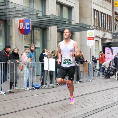 05.10.2025 - 20. swb-Marathon Bremen Strokosch-Dieckow http://msf.ph/oto/9293878 05.10.2025 12:47:26 Ziel 258, 1688, 5640, 6984, 8550, 258, 1688, 5640, 6984, 8550 meine-sportfotos.de