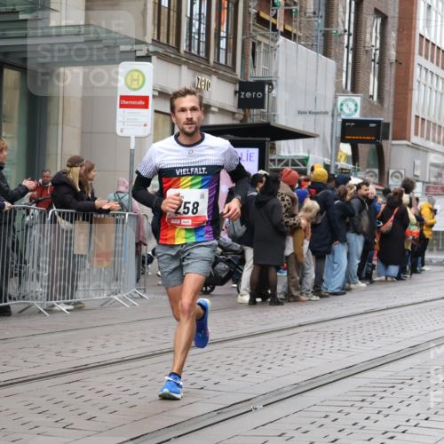 05.10.2025 - 20. swb-Marathon Bremen Strokosch-Dieckow http://msf.ph/oto/9293910 05.10.2025 12:47:38 Ziel 258, 5640, 7442, 8550, 258, 5640, 7442, 8550 meine-sportfotos.de