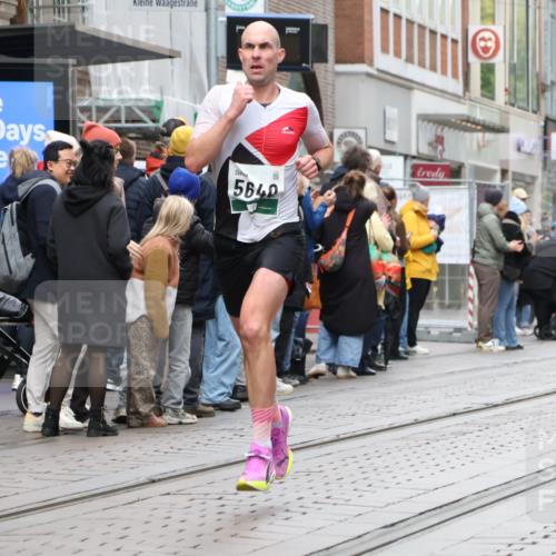 05.10.2025 - 20. swb-Marathon Bremen Strokosch-Dieckow http://msf.ph/oto/9293919 05.10.2025 12:47:40 Ziel 258, 5640, 7442, 8550, 258, 5640, 7442, 8550 meine-sportfotos.de