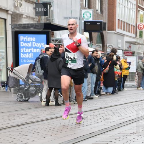 05.10.2025 - 20. swb-Marathon Bremen Strokosch-Dieckow http://msf.ph/oto/9293922 05.10.2025 12:47:40 Ziel 258, 5640, 7442, 8550, 258, 5640, 7442, 8550 meine-sportfotos.de