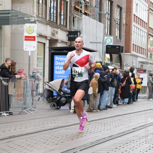 05.10.2025 - 20. swb-Marathon Bremen Strokosch-Dieckow http://msf.ph/oto/9293926 05.10.2025 12:47:40 Ziel 258, 5640, 7442, 8550, 258, 5640, 7442, 8550 meine-sportfotos.de