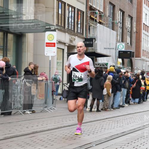 05.10.2025 - 20. swb-Marathon Bremen Strokosch-Dieckow http://msf.ph/oto/9293930 05.10.2025 12:47:41 Ziel 258, 5640, 7442, 8550, 258, 5640, 7442, 8550 meine-sportfotos.de