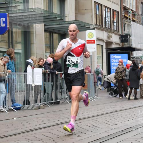 05.10.2025 - 20. swb-Marathon Bremen Strokosch-Dieckow http://msf.ph/oto/9293937 05.10.2025 12:47:41 Ziel 258, 5640, 7442, 8550, 258, 5640, 7442, 8550 meine-sportfotos.de