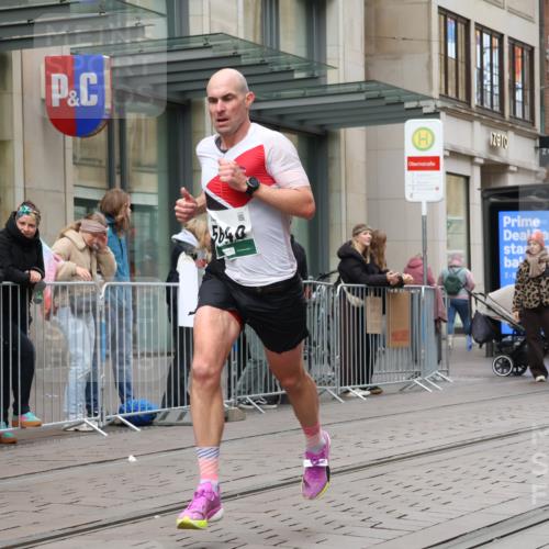 05.10.2025 - 20. swb-Marathon Bremen Strokosch-Dieckow http://msf.ph/oto/9293941 05.10.2025 12:47:41 Ziel 258, 5640, 7442, 8550, 258, 5640, 7442, 8550 meine-sportfotos.de