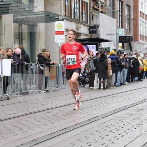 05.10.2025 - 20. swb-Marathon Bremen Strokosch-Dieckow http://msf.ph/oto/9293949 05.10.2025 12:47:48 Ziel 6927, 7442, 8550, 6927, 7442, 8550 meine-sportfotos.de