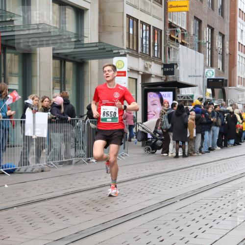 05.10.2025 - 20. swb-Marathon Bremen Strokosch-Dieckow http://msf.ph/oto/9293953 05.10.2025 12:47:48 Ziel 6927, 7442, 8550, 6927, 7442, 8550 meine-sportfotos.de