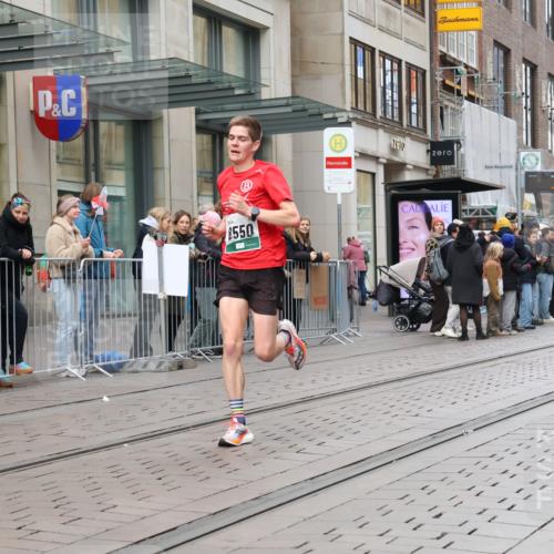 05.10.2025 - 20. swb-Marathon Bremen Strokosch-Dieckow http://msf.ph/oto/9293956 05.10.2025 12:47:49 Ziel 6927, 7442, 8550, 6927, 7442, 8550 meine-sportfotos.de