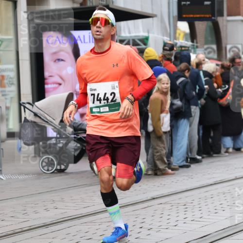 05.10.2025 - 20. swb-Marathon Bremen Strokosch-Dieckow http://msf.ph/oto/9293962 05.10.2025 12:47:54 Ziel 618, 1647, 5608, 6927, 7442, 618, 1647, 5608, 6927, 7442 meine-sportfotos.de