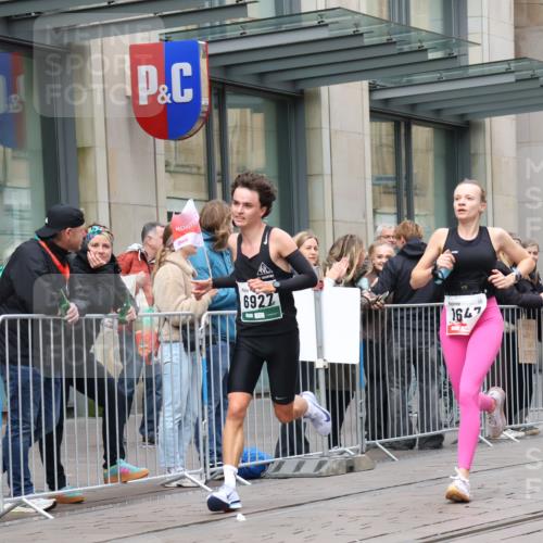 05.10.2025 - 20. swb-Marathon Bremen Strokosch-Dieckow http://msf.ph/oto/9293976 05.10.2025 12:48:11 Ziel 17, 62, 603, 618, 742, 1647, 5608, 6927, 17, 62, 603, 618, 742, 1647, 5608, 6927 meine-sportfotos.de