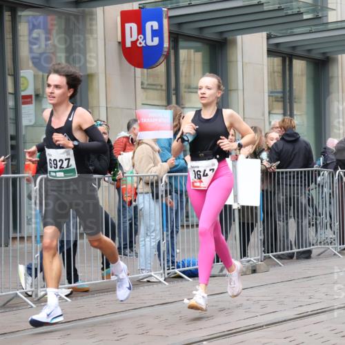 05.10.2025 - 20. swb-Marathon Bremen Strokosch-Dieckow http://msf.ph/oto/9293982 05.10.2025 12:48:11 Ziel 17, 62, 603, 618, 742, 1647, 5608, 6927, 17, 62, 603, 618, 742, 1647, 5608, 6927 meine-sportfotos.de