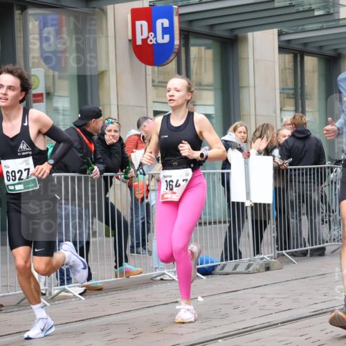 05.10.2025 - 20. swb-Marathon Bremen Strokosch-Dieckow http://msf.ph/oto/9293985 05.10.2025 12:48:12 Ziel 17, 62, 603, 618, 742, 871, 1647, 5608, 6927, 17, 62, 603, 618, 742, 871, 1647, 5608, 6927 meine-sportfotos.de