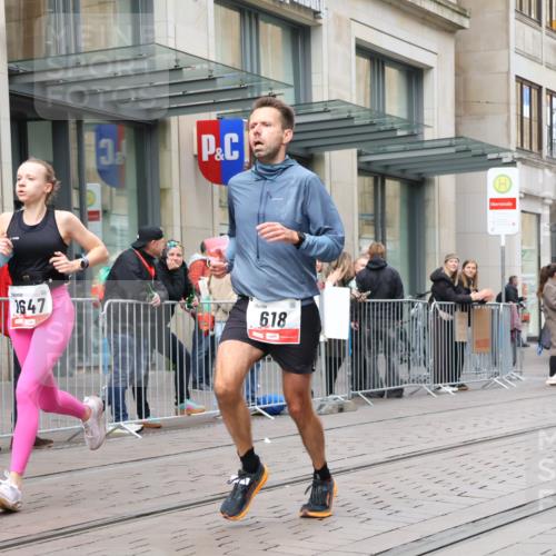 05.10.2025 - 20. swb-Marathon Bremen Strokosch-Dieckow http://msf.ph/oto/9293989 05.10.2025 12:48:12 Ziel 17, 62, 603, 618, 742, 871, 1647, 5608, 6927, 17, 62, 603, 618, 742, 871, 1647, 5608, 6927 meine-sportfotos.de