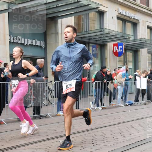 05.10.2025 - 20. swb-Marathon Bremen Strokosch-Dieckow http://msf.ph/oto/9293996 05.10.2025 12:48:13 Ziel 17, 62, 603, 618, 742, 871, 1647, 2133, 5608, 6927, 17, 62, 603, 618, 742, 871, 1647, 2133, 5608, 6927 meine-sportfotos.de