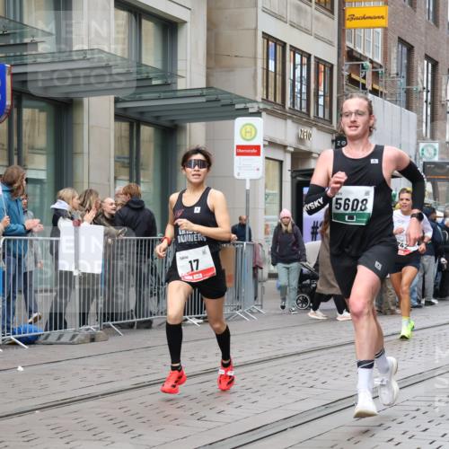 05.10.2025 - 20. swb-Marathon Bremen Strokosch-Dieckow http://msf.ph/oto/9294005 05.10.2025 12:48:14 Ziel 17, 62, 603, 618, 742, 871, 1647, 2133, 5608, 17, 62, 603, 618, 742, 871, 1647, 2133, 5608 meine-sportfotos.de