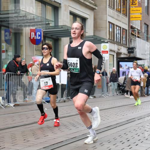 05.10.2025 - 20. swb-Marathon Bremen Strokosch-Dieckow http://msf.ph/oto/9294011 05.10.2025 12:48:15 Ziel 17, 62, 603, 618, 742, 871, 1647, 2133, 5608, 17, 62, 603, 618, 742, 871, 1647, 2133, 5608 meine-sportfotos.de