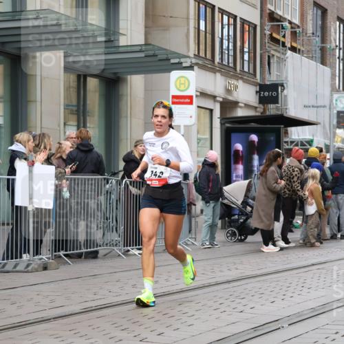 05.10.2025 - 20. swb-Marathon Bremen Strokosch-Dieckow http://msf.ph/oto/9294018 05.10.2025 12:48:16 Ziel 17, 62, 603, 618, 742, 871, 1647, 2133, 5608, 17, 62, 603, 618, 742, 871, 1647, 2133, 5608 meine-sportfotos.de