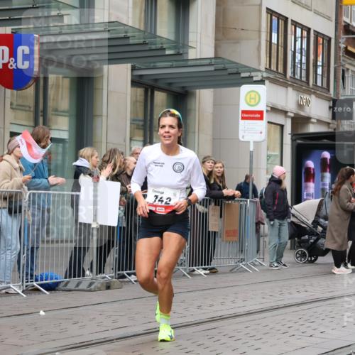 05.10.2025 - 20. swb-Marathon Bremen Strokosch-Dieckow http://msf.ph/oto/9294024 05.10.2025 12:48:17 Ziel 17, 62, 603, 742, 871, 1647, 2133, 3552, 5608, 17, 62, 603, 742, 871, 1647, 2133, 3552, 5608 meine-sportfotos.de