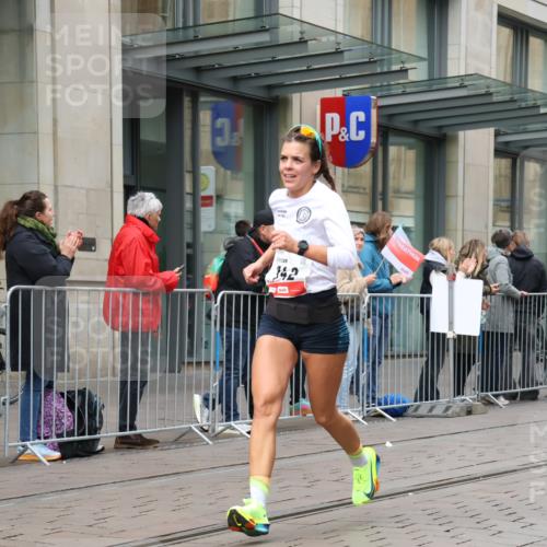 05.10.2025 - 20. swb-Marathon Bremen Strokosch-Dieckow http://msf.ph/oto/9294033 05.10.2025 12:48:18 Ziel 17, 62, 603, 742, 871, 2133, 3552, 17, 62, 603, 742, 871, 2133, 3552 meine-sportfotos.de
