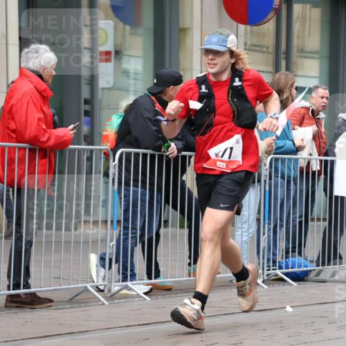 05.10.2025 - 20. swb-Marathon Bremen Strokosch-Dieckow http://msf.ph/oto/9294078 05.10.2025 12:48:28 Ziel 62, 871, 1293, 2133, 3552, 62, 871, 1293, 2133, 3552 meine-sportfotos.de