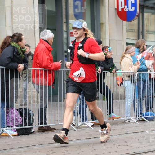 05.10.2025 - 20. swb-Marathon Bremen Strokosch-Dieckow http://msf.ph/oto/9294081 05.10.2025 12:48:28 Ziel 62, 871, 1293, 2133, 3552, 62, 871, 1293, 2133, 3552 meine-sportfotos.de