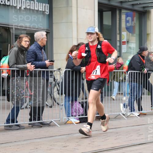 05.10.2025 - 20. swb-Marathon Bremen Strokosch-Dieckow http://msf.ph/oto/9294083 05.10.2025 12:48:28 Ziel 62, 871, 1293, 2133, 3552, 62, 871, 1293, 2133, 3552 meine-sportfotos.de