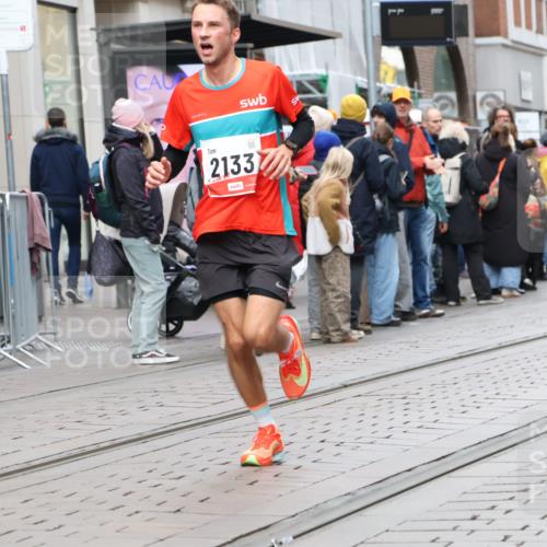 05.10.2025 - 20. swb-Marathon Bremen Strokosch-Dieckow http://msf.ph/oto/9294088 05.10.2025 12:48:30 Ziel 871, 1293, 2133, 3552, 871, 1293, 2133, 3552 meine-sportfotos.de