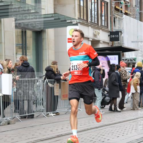 05.10.2025 - 20. swb-Marathon Bremen Strokosch-Dieckow http://msf.ph/oto/9294093 05.10.2025 12:48:30 Ziel 871, 1293, 2133, 3552, 871, 1293, 2133, 3552 meine-sportfotos.de