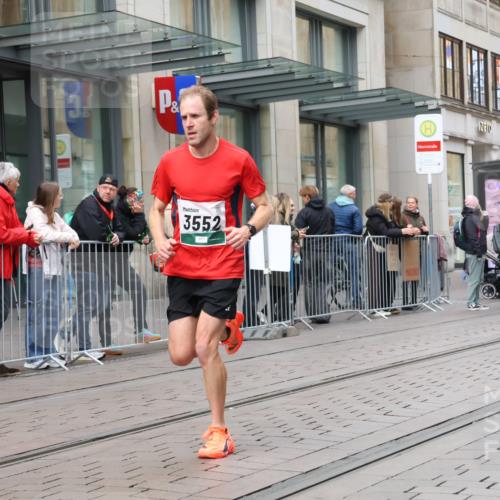 05.10.2025 - 20. swb-Marathon Bremen Strokosch-Dieckow http://msf.ph/oto/9294111 05.10.2025 12:48:39 Ziel 566, 1293, 3552, 566, 1293, 3552 meine-sportfotos.de