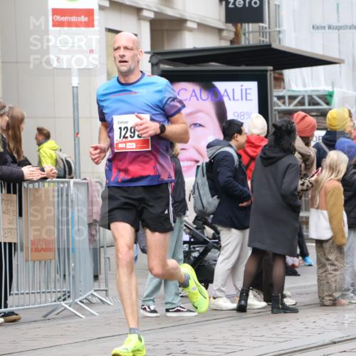 05.10.2025 - 20. swb-Marathon Bremen Strokosch-Dieckow http://msf.ph/oto/9294115 05.10.2025 12:48:40 Ziel 566, 1293, 3552, 566, 1293, 3552 meine-sportfotos.de