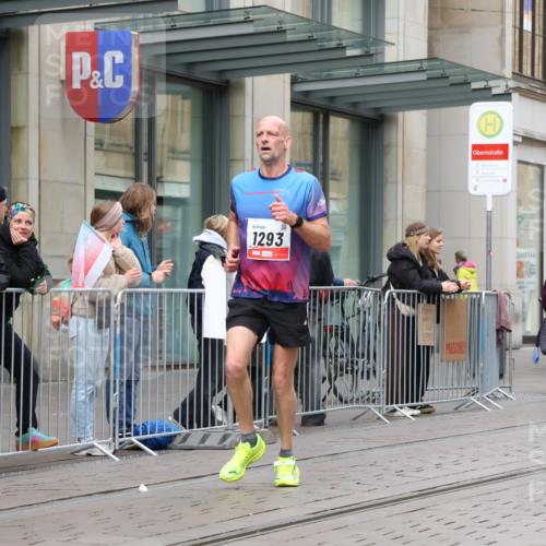 05.10.2025 - 20. swb-Marathon Bremen Strokosch-Dieckow http://msf.ph/oto/9294127 05.10.2025 12:48:41 Ziel 566, 1293, 3552, 566, 1293, 3552 meine-sportfotos.de