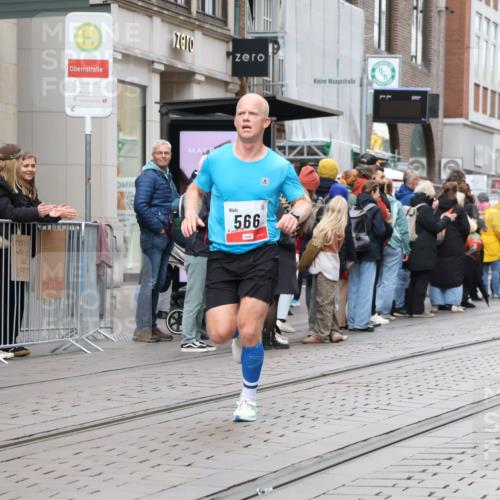 05.10.2025 - 20. swb-Marathon Bremen Strokosch-Dieckow http://msf.ph/oto/9294130 05.10.2025 12:48:57 Ziel 566, 632, 8321, 566, 632, 8321 meine-sportfotos.de