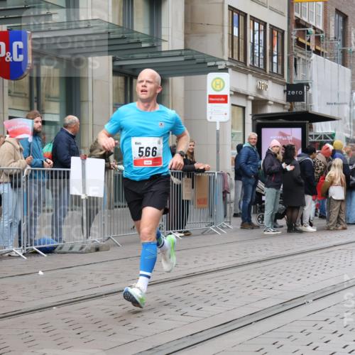 05.10.2025 - 20. swb-Marathon Bremen Strokosch-Dieckow http://msf.ph/oto/9294138 05.10.2025 12:48:59 Ziel 566, 632, 8321, 566, 632, 8321 meine-sportfotos.de