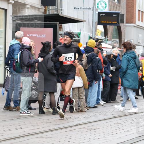 05.10.2025 - 20. swb-Marathon Bremen Strokosch-Dieckow http://msf.ph/oto/9294146 05.10.2025 12:49:02 Ziel 566, 632, 8321, 566, 632, 8321 meine-sportfotos.de
