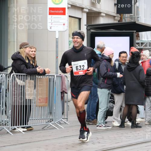 05.10.2025 - 20. swb-Marathon Bremen Strokosch-Dieckow http://msf.ph/oto/9294153 05.10.2025 12:49:03 Ziel 566, 632, 8321, 566, 632, 8321 meine-sportfotos.de