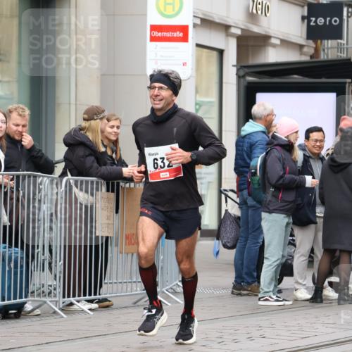05.10.2025 - 20. swb-Marathon Bremen Strokosch-Dieckow http://msf.ph/oto/9294155 05.10.2025 12:49:03 Ziel 566, 632, 8321, 566, 632, 8321 meine-sportfotos.de