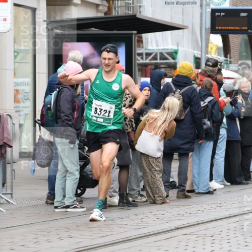 05.10.2025 - 20. swb-Marathon Bremen Strokosch-Dieckow http://msf.ph/oto/9294176 05.10.2025 12:49:14 Ziel 632, 2838, 8321, 632, 2838, 8321 meine-sportfotos.de