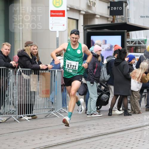 05.10.2025 - 20. swb-Marathon Bremen Strokosch-Dieckow http://msf.ph/oto/9294183 05.10.2025 12:49:14 Ziel 632, 2838, 8321, 632, 2838, 8321 meine-sportfotos.de