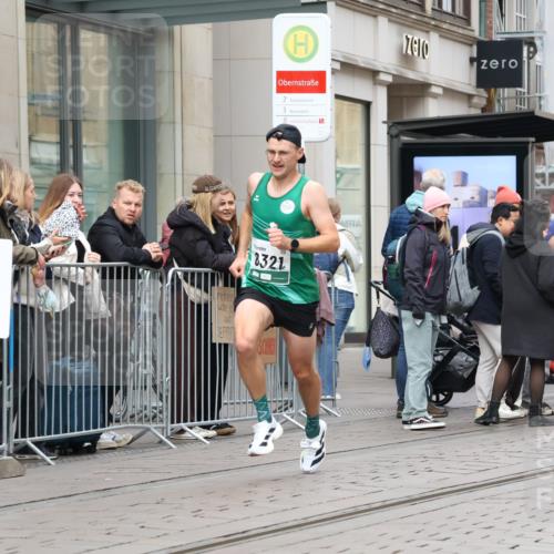 05.10.2025 - 20. swb-Marathon Bremen Strokosch-Dieckow http://msf.ph/oto/9294187 05.10.2025 12:49:15 Ziel 632, 2838, 8321, 632, 2838, 8321 meine-sportfotos.de