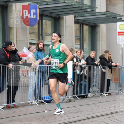 05.10.2025 - 20. swb-Marathon Bremen Strokosch-Dieckow http://msf.ph/oto/9294194 05.10.2025 12:49:15 Ziel 632, 2838, 8321, 632, 2838, 8321 meine-sportfotos.de