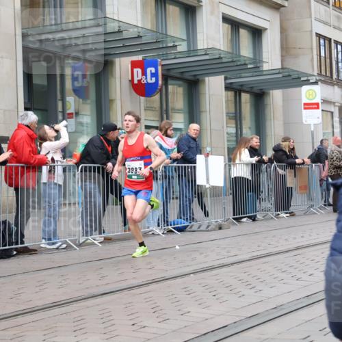 05.10.2025 - 20. swb-Marathon Bremen Strokosch-Dieckow http://msf.ph/oto/9294224 05.10.2025 12:49:48 Ziel 141, 1617, 2054, 2056, 8613, 8883, 141, 1617, 2054, 2056, 8613, 8883 meine-sportfotos.de