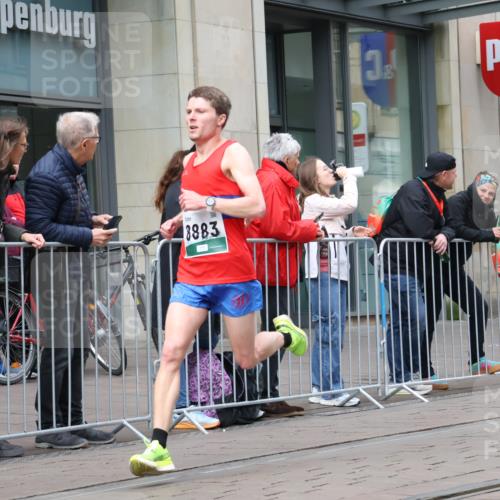 05.10.2025 - 20. swb-Marathon Bremen Strokosch-Dieckow http://msf.ph/oto/9294229 05.10.2025 12:49:49 Ziel 141, 1617, 2054, 2056, 8613, 8883, 141, 1617, 2054, 2056, 8613, 8883 meine-sportfotos.de