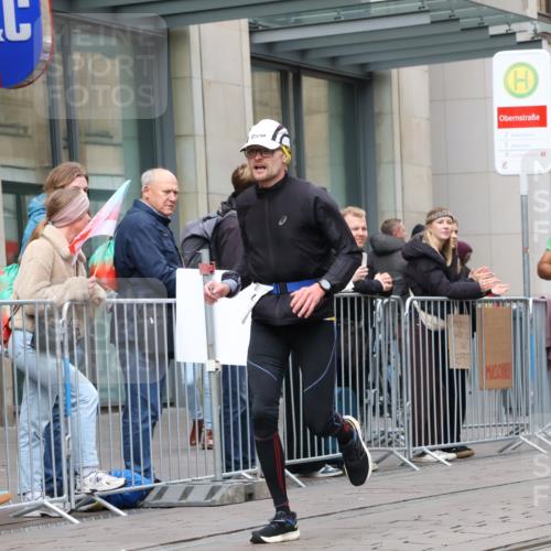 05.10.2025 - 20. swb-Marathon Bremen Strokosch-Dieckow http://msf.ph/oto/9294264 05.10.2025 12:50:19 Ziel 363, 664, 2033, 2267, 3891, 7854, 363, 664, 2033, 2267, 3891, 7854 meine-sportfotos.de