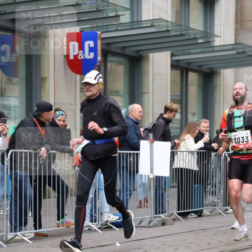 05.10.2025 - 20. swb-Marathon Bremen Strokosch-Dieckow http://msf.ph/oto/9294269 05.10.2025 12:50:19 Ziel 363, 664, 2033, 2267, 3891, 7854, 363, 664, 2033, 2267, 3891, 7854 meine-sportfotos.de