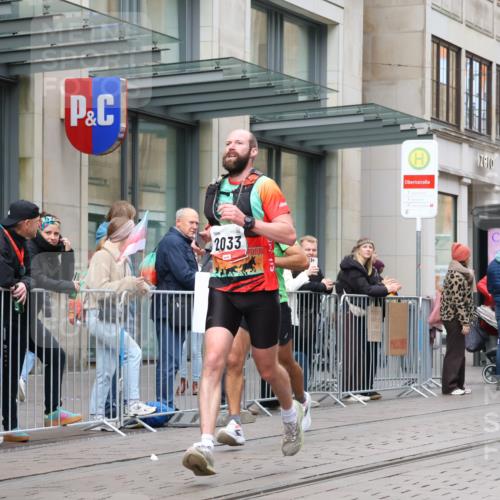 05.10.2025 - 20. swb-Marathon Bremen Strokosch-Dieckow http://msf.ph/oto/9294273 05.10.2025 12:50:20 Ziel 363, 664, 908, 2033, 2267, 3891, 7854, 363, 664, 908, 2033, 2267, 3891, 7854 meine-sportfotos.de